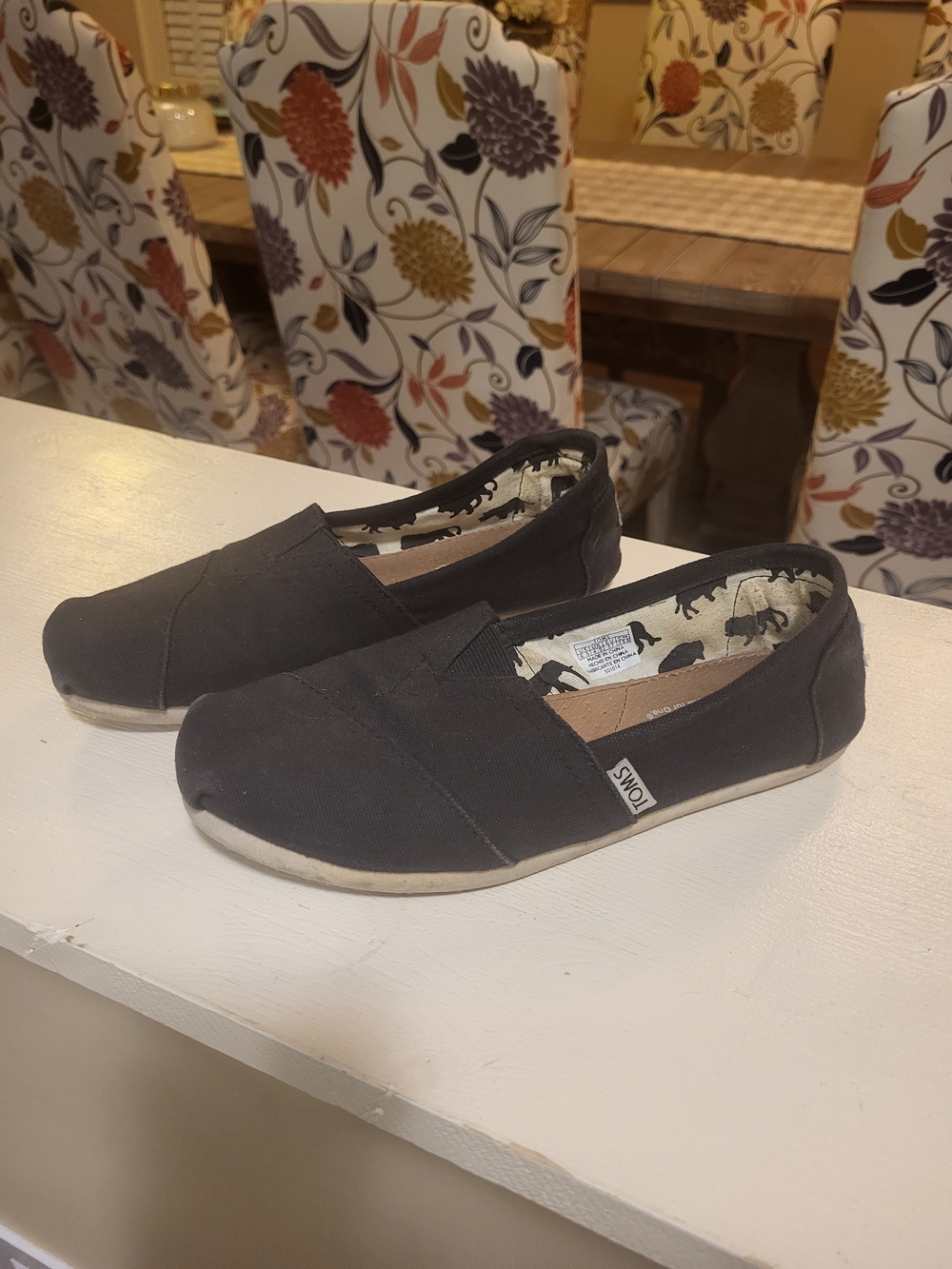 TOMS Classic Canvas Slip-Ons in Black